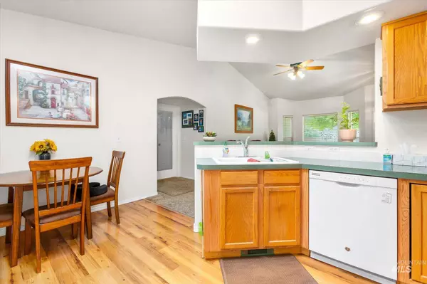 Meridian, ID 83642-7706,876 S Redhead Ave