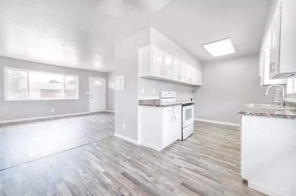 Mountain Home, ID 83647-1827,1670 N 10th E
