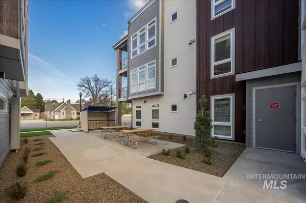 Boise, ID 83705,1821 S Vista Ave #203