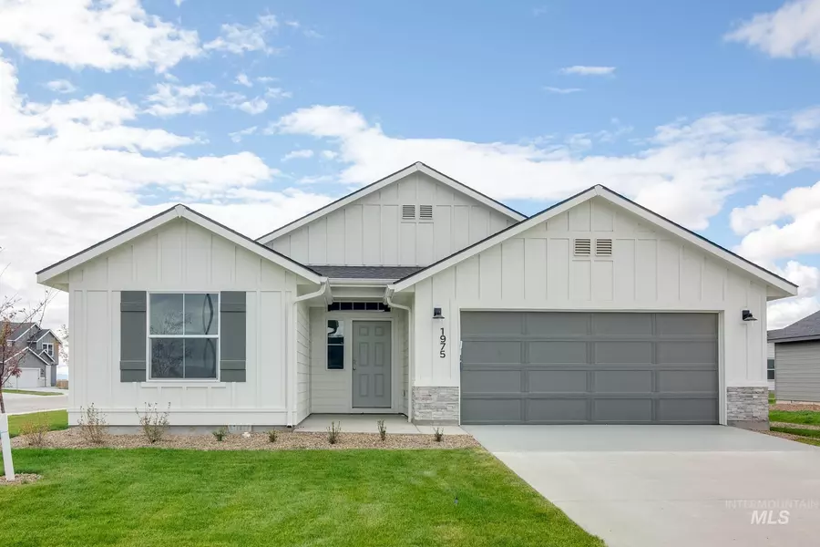 1975 SW Sharpshinned Ave, Mountain Home, ID 83647