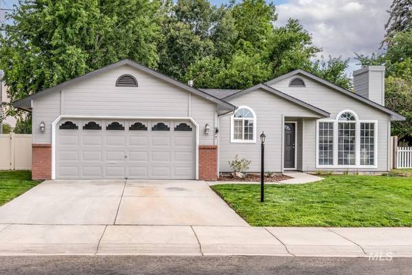 37 W Woodbury Dr,  Meridian,  ID 83646