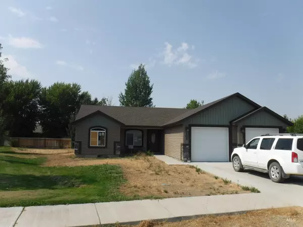 105 Riverview Dr, Shoshone, ID 83352