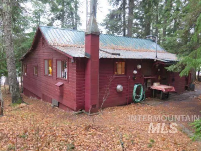 102 Rosalia Bay Rd, Coolin, ID 83821