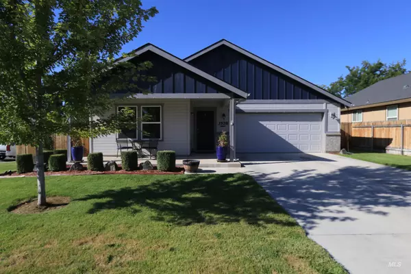 3528 E Holly Ridge Dr, Nampa, ID 83686