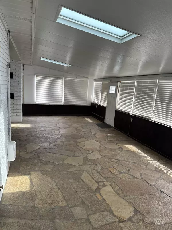 Paul, ID 83347,226 W Ellis