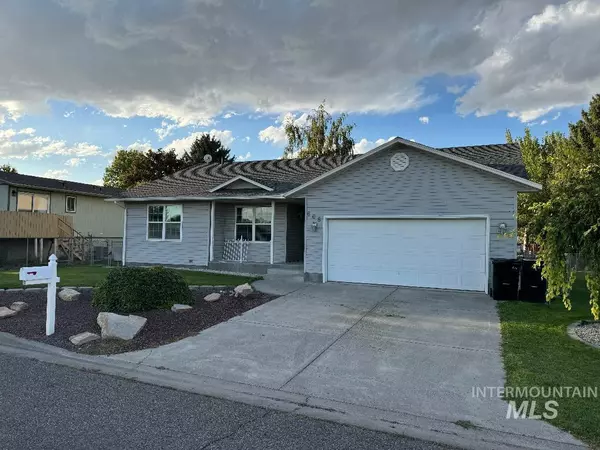 608 E 19th St, Burley, ID 83318-2662