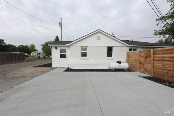 Hazelton, ID 83335,131 N Middleton St