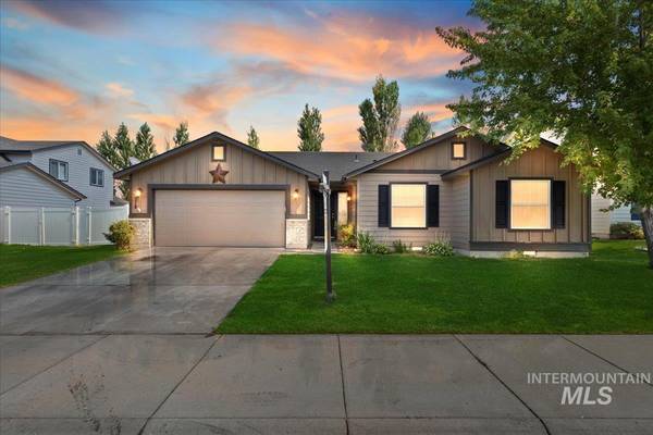 978 S Red Sand Ave, Kuna, ID 83634