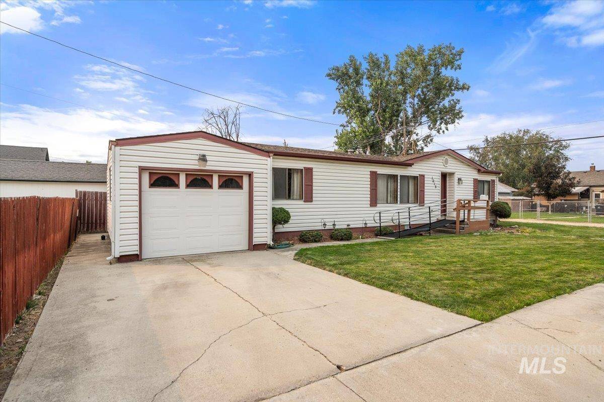 Nampa, ID 83686,1015 E Dewey Avenue