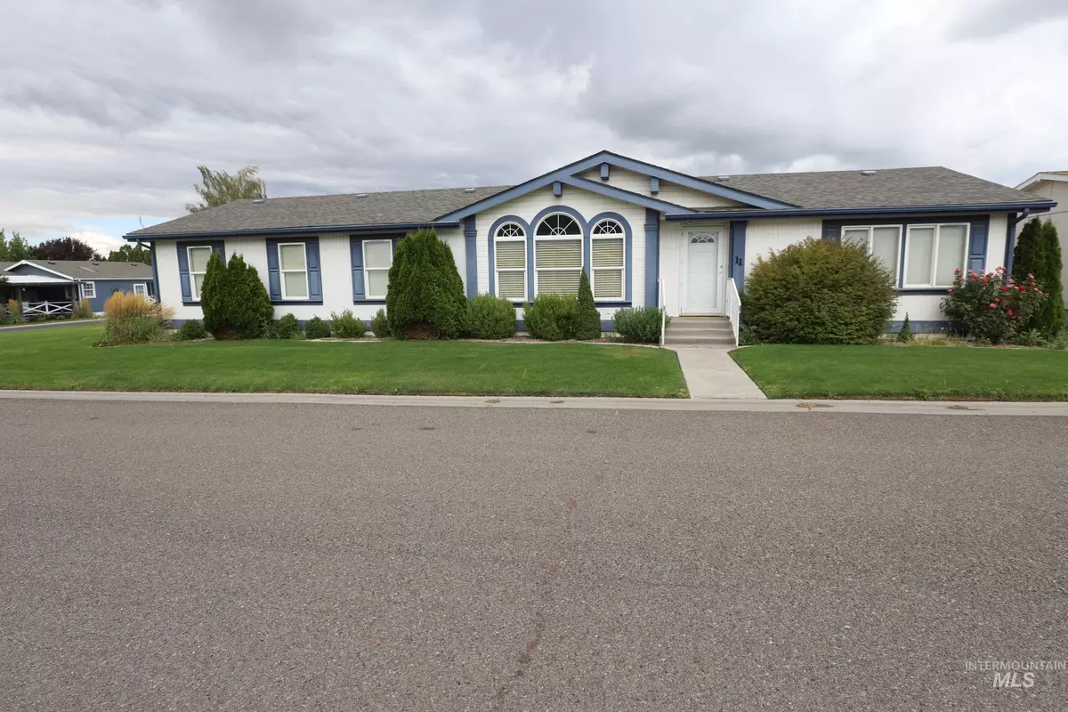 Buhl, ID 83316,910 Moonglo Road #11