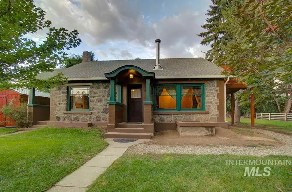 112 N Alta St, Shoshone, ID 83352-5078