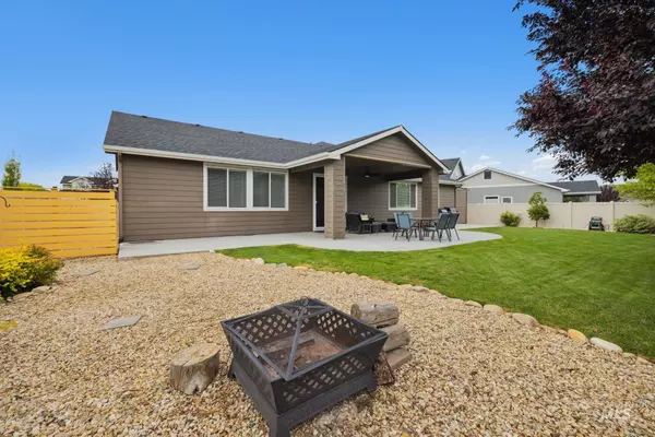 Eagle, ID 83616,932 N Tullshire Way