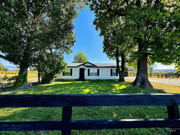 2210 Toms Cabin Rd, Emmett, ID 83617