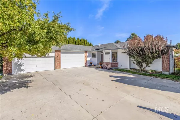 848 N Edgewood Ln, Eagle, ID 83616-5318