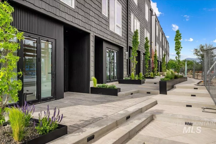 307 E Palapa Lane, Garden City, ID 83714