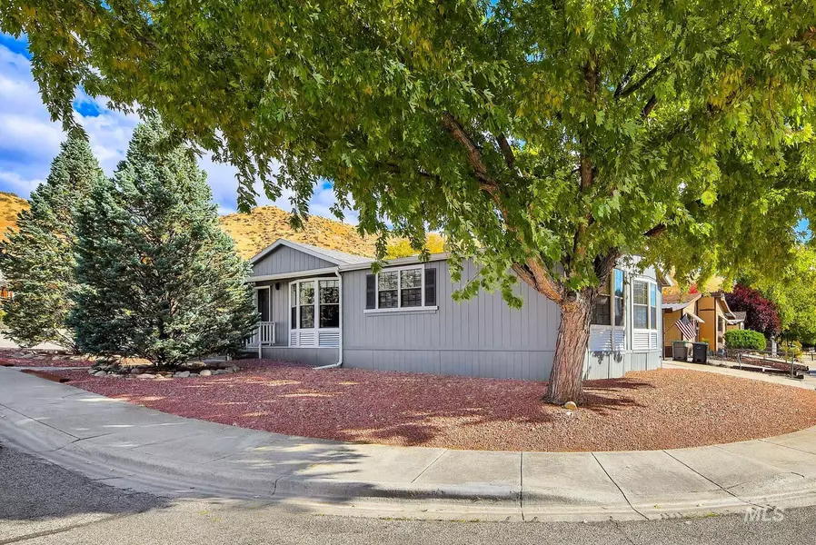 5730 E Woodcross Dr, Boise, ID 83716