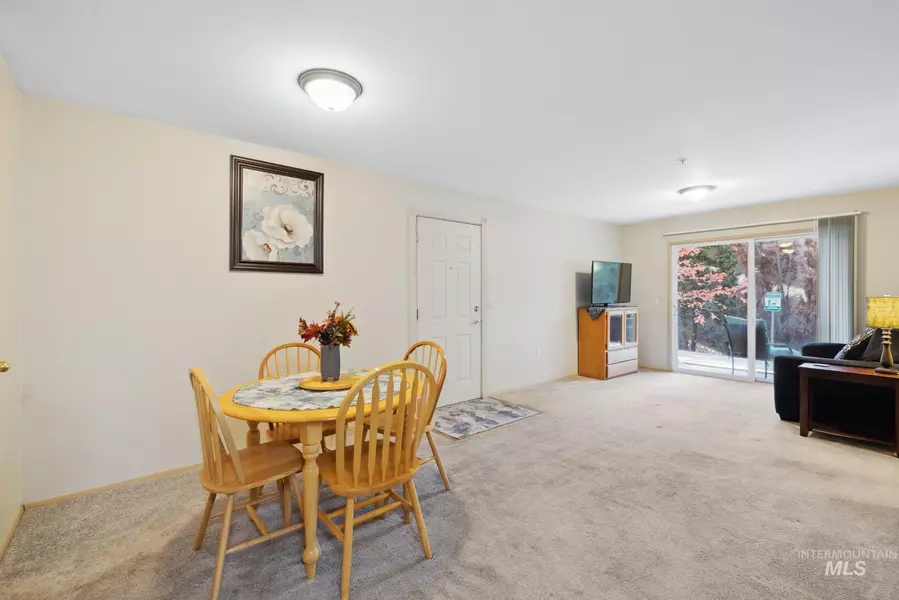 3323 Lakeharbor, Boise, ID 83703