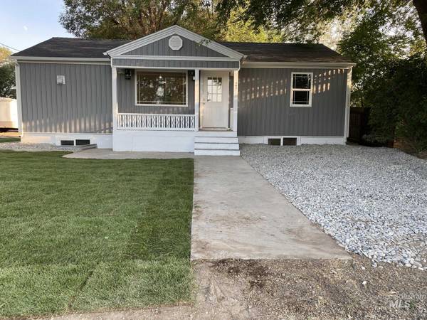 302 Boyd St E, Murtaugh, ID 83344