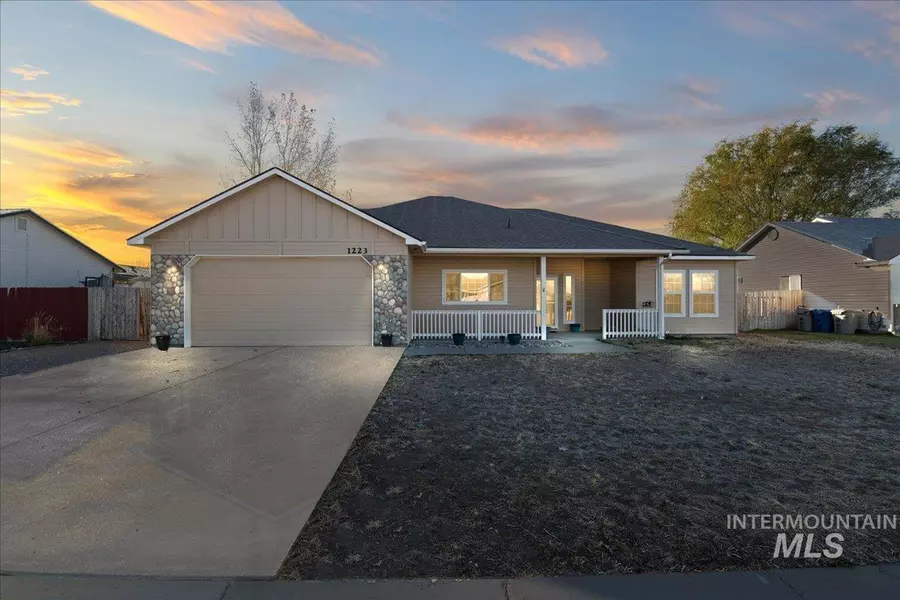 1223 NW Mandarin St, Mountain Home, ID 83647-2483