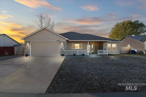 1223 NW Mandarin St, Mountain Home, ID 83647-2483