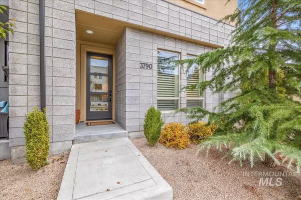 Boise, ID 83716,3790 E Parkcenter Blvd