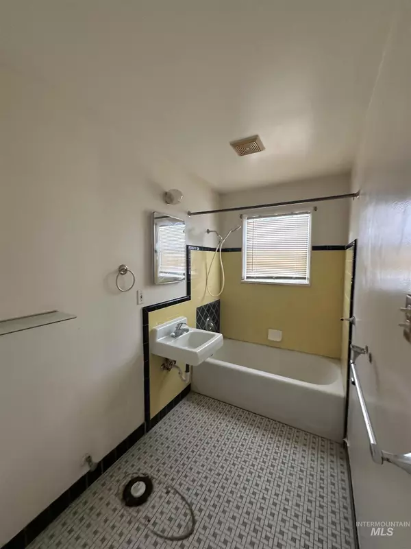 Pocatello, ID 83204,68-72 Toponce