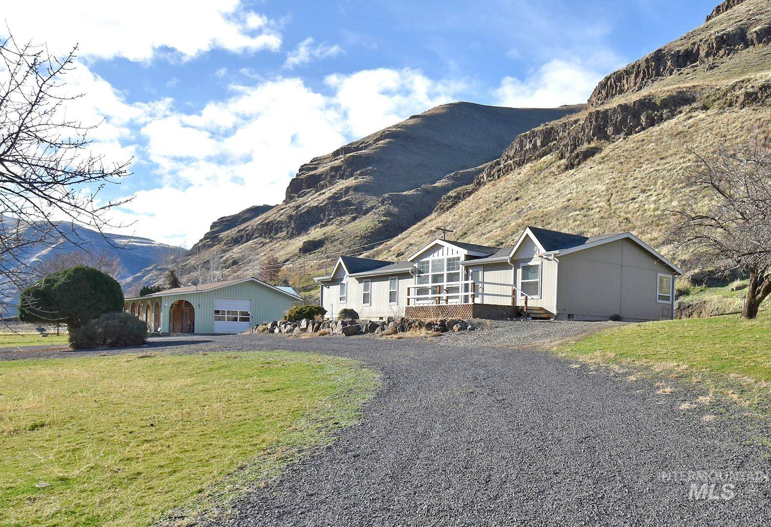 Asotin, WA 99402,16186 Snake River Road