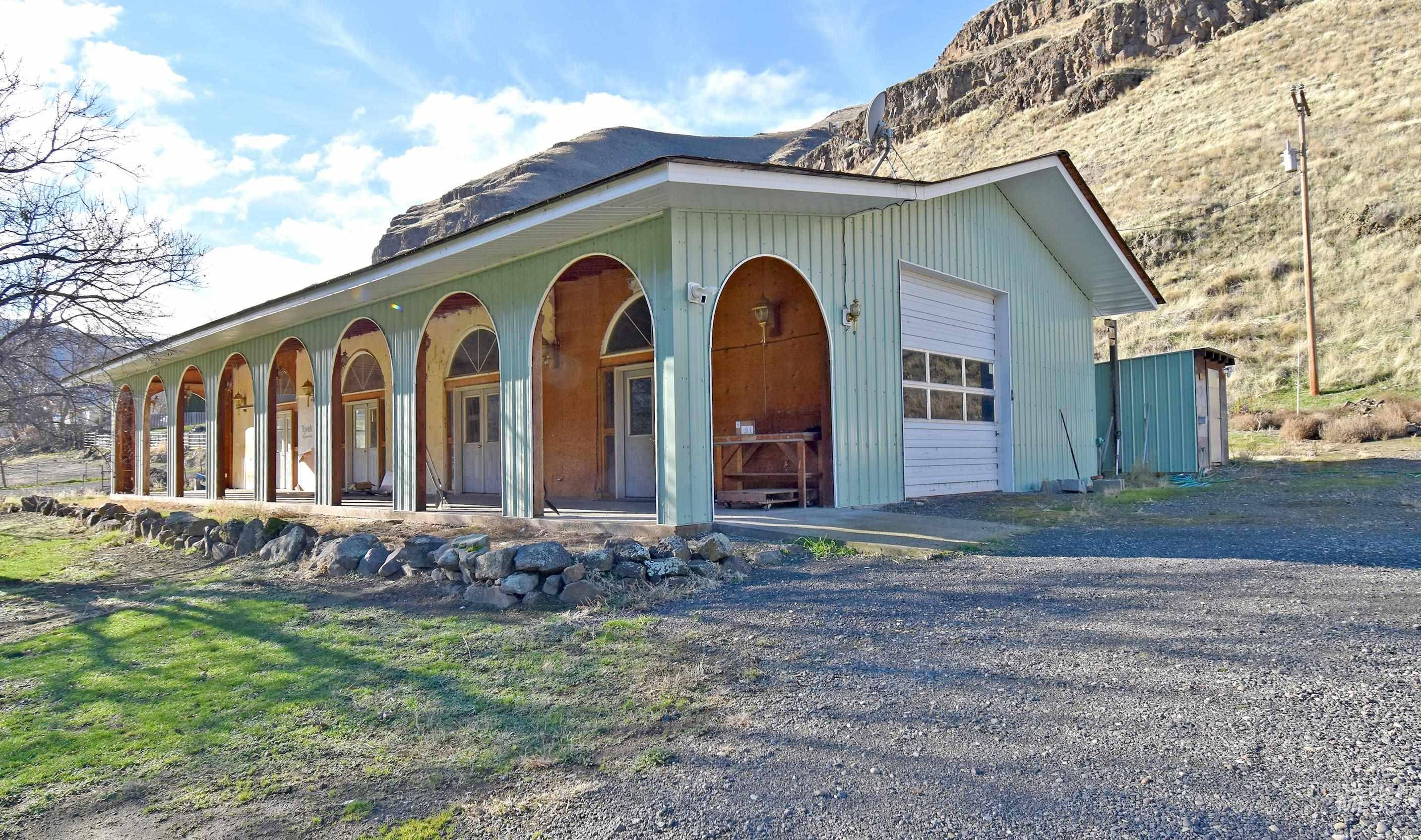 Asotin, WA 99402,16186 Snake River Road