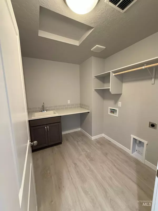 Nampa, ID 83687,7493 E Edison St