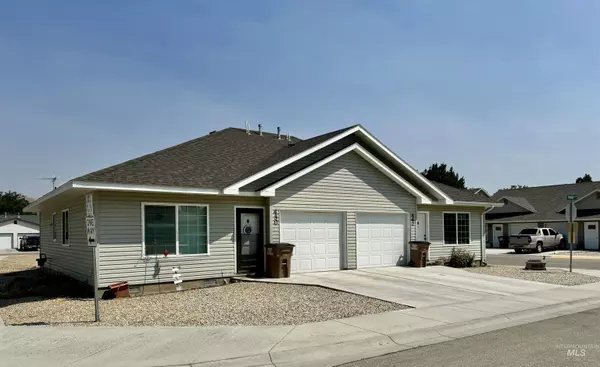 440 & 450 Riggs Ave,  Emmett,  ID 83617