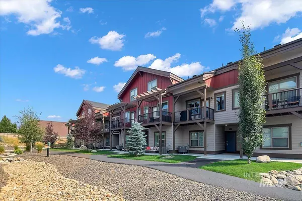 Mccall, ID 83638,310 Broken Creek St.