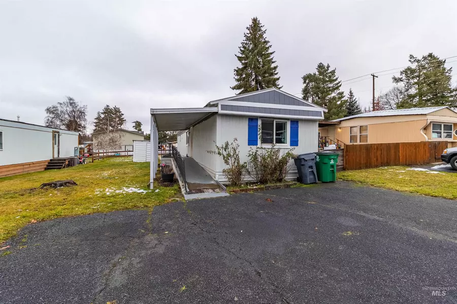 411 N Almon St, Moscow, ID 83843