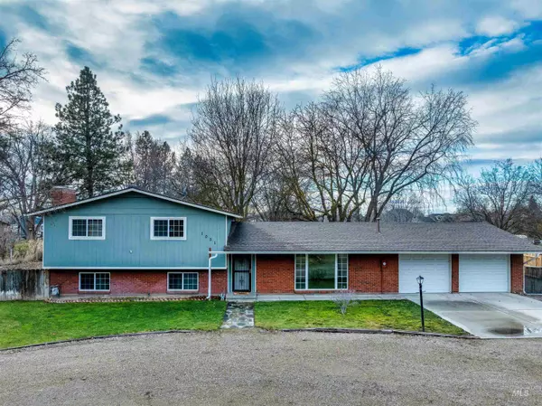 1051 N Preakness Dr, Eagle, ID 83616-4765