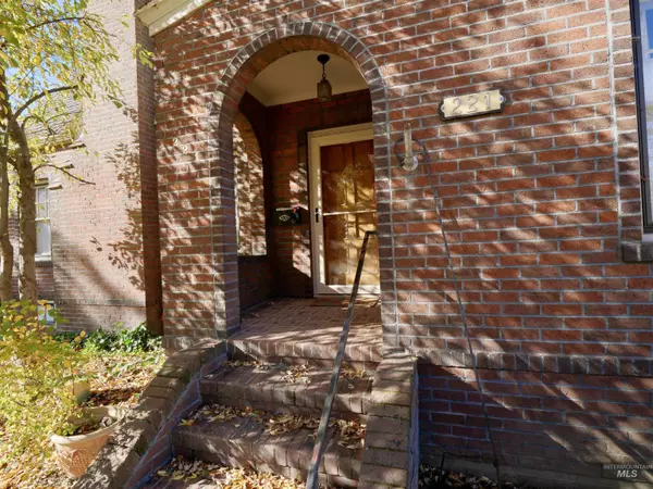 Moscow, ID 83843,221 N Polk