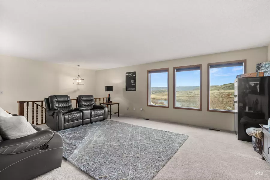 407 4th St, Asotin, WA 99402