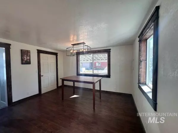 Huntington, OR 97907,20 E Madison