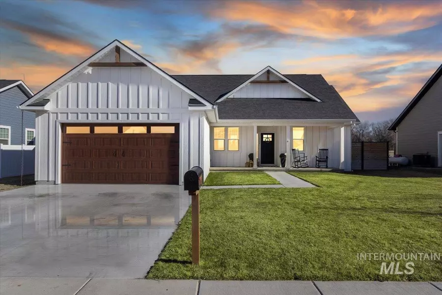 1500 Mountain View Dr, Gooding, ID 83330-6111