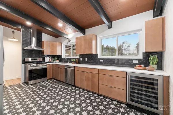 Boise, ID 83704-0000,2422 N Weaver Cir