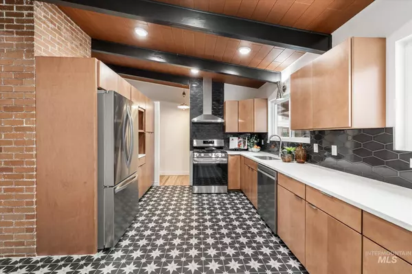 Boise, ID 83704-0000,2422 N Weaver Cir