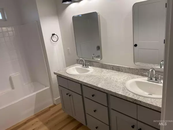 Hollister, ID 83301,2459 Contact Ave