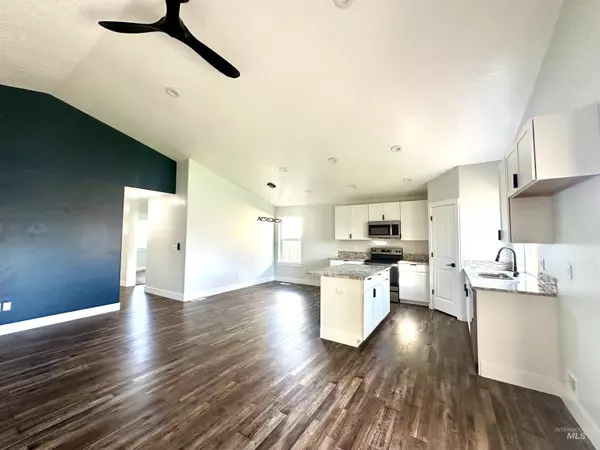 Homedale, ID 83628,117 W Wyoming