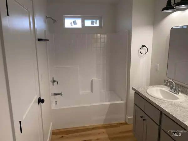 Hollister, ID 83301,2461 Contact Ave