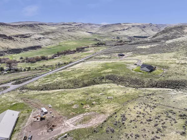 Hansen, ID 83334,2707 Rock Creek Rd