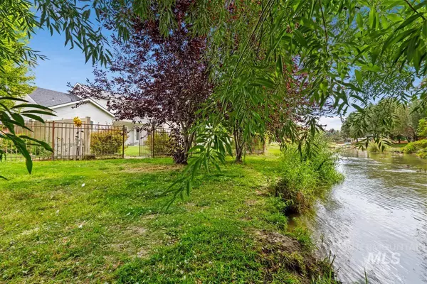 Star, ID 83669,653 N Devon Pl