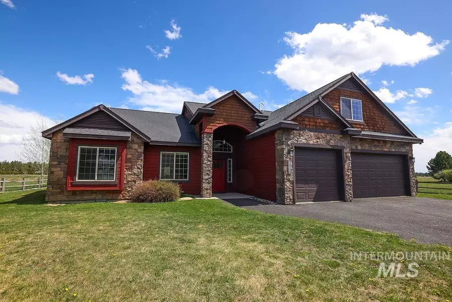 13134 Hawks Bay Rd, Donnelly, ID 83615