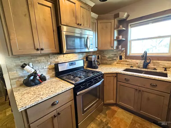 Glenns Ferry, ID 83623,558 E Garfield Ave