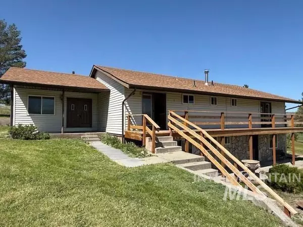 2891 E Murphy Springs Rd, King Hill, ID 83633