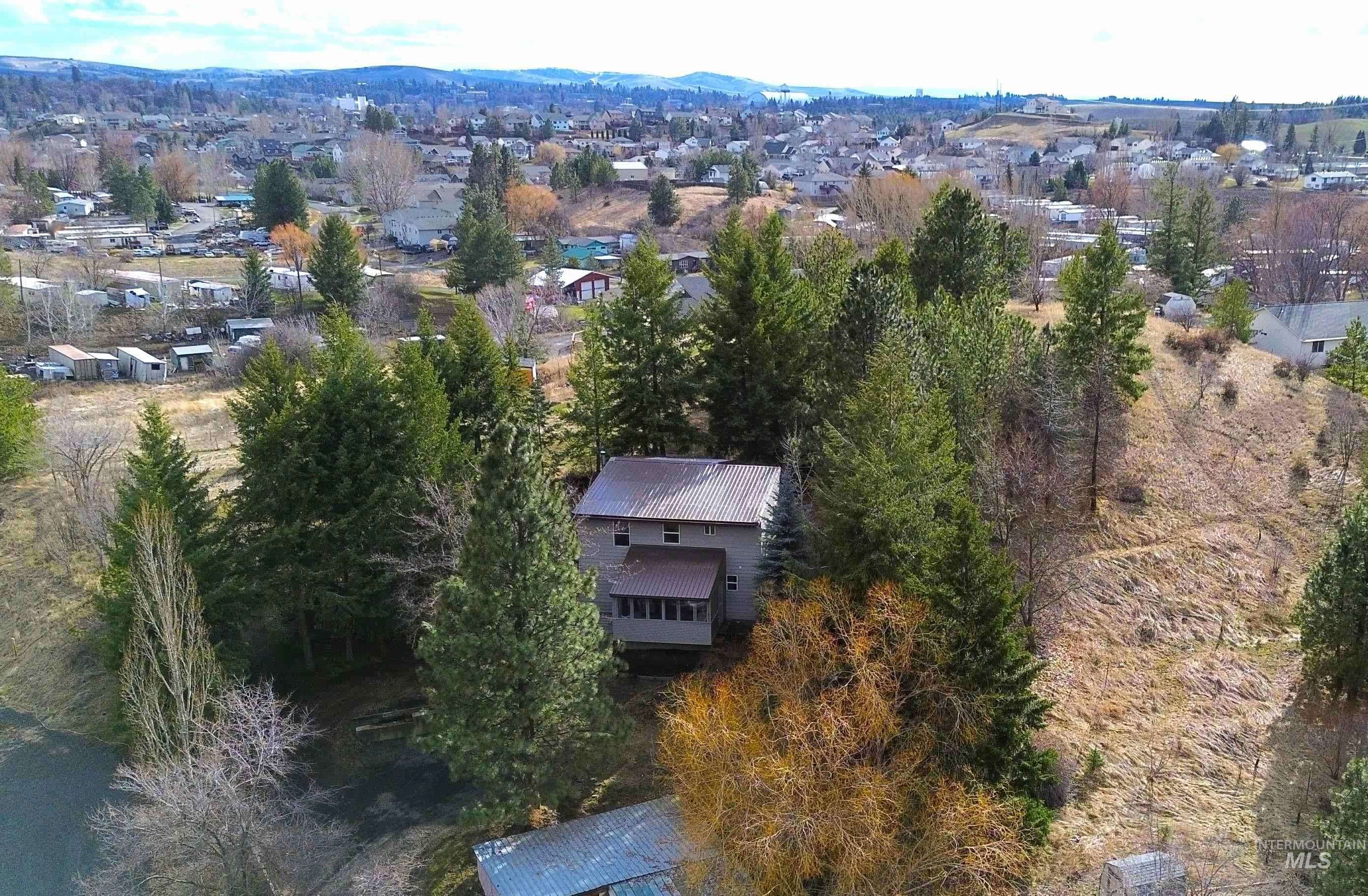 585 Pavel Ct, Moscow, ID 83843