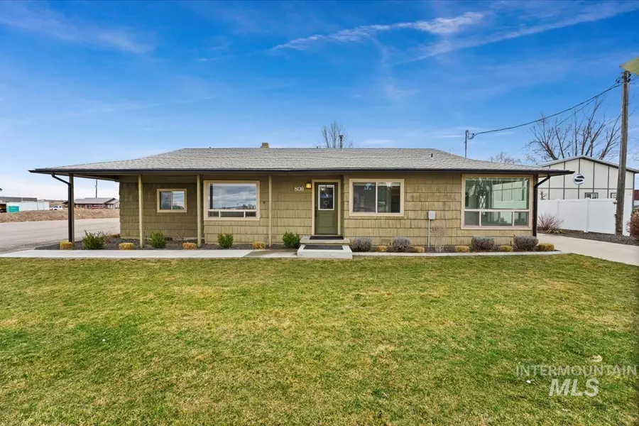 808 N Whitley Dr, Fruitland, ID 83619