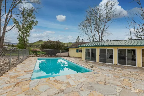 Boise, ID 83714,13153 N Horseshoe Bend Rd